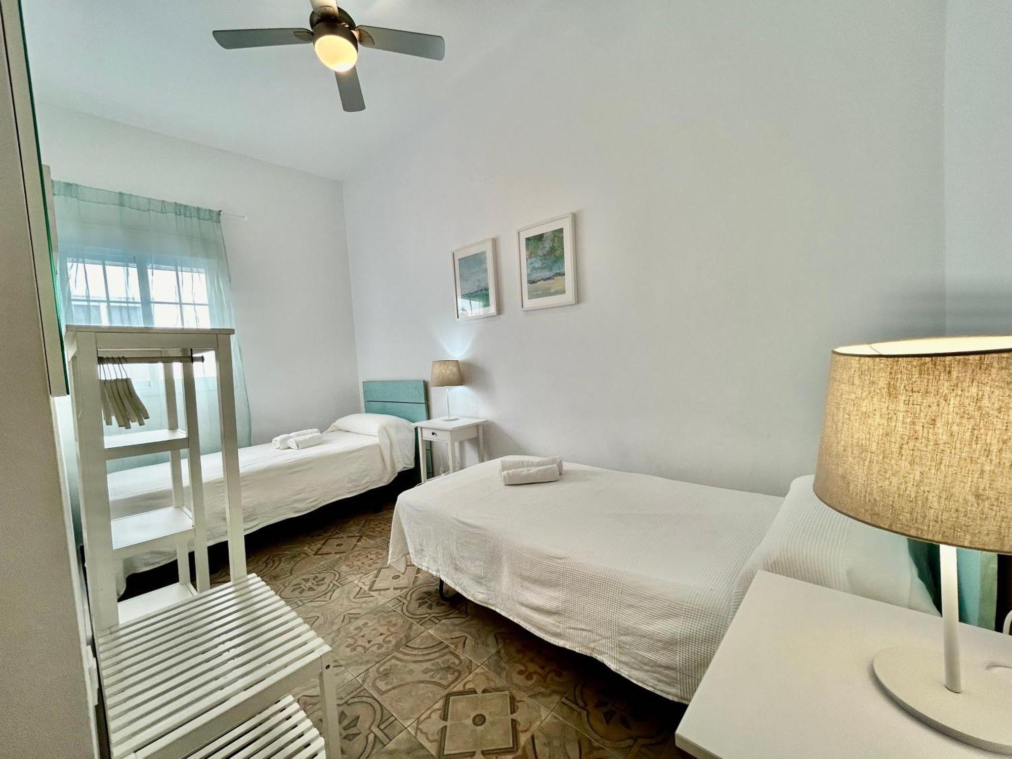 Acogedor Apt 8Pax 4Bdr 2Bth - Cozyhomesevilla1 ภายนอก รูปภาพ